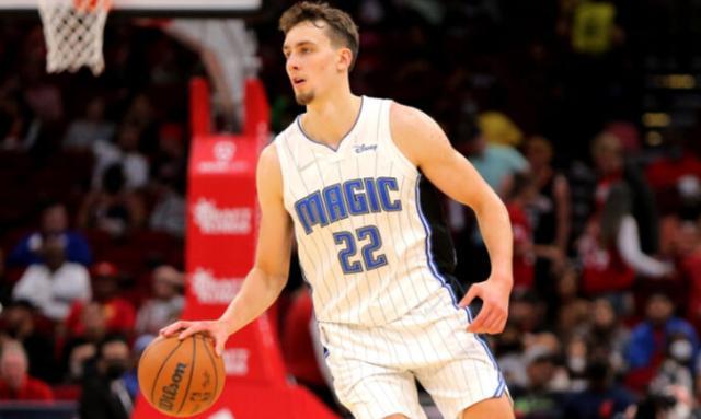 也折射出他 也折射出他