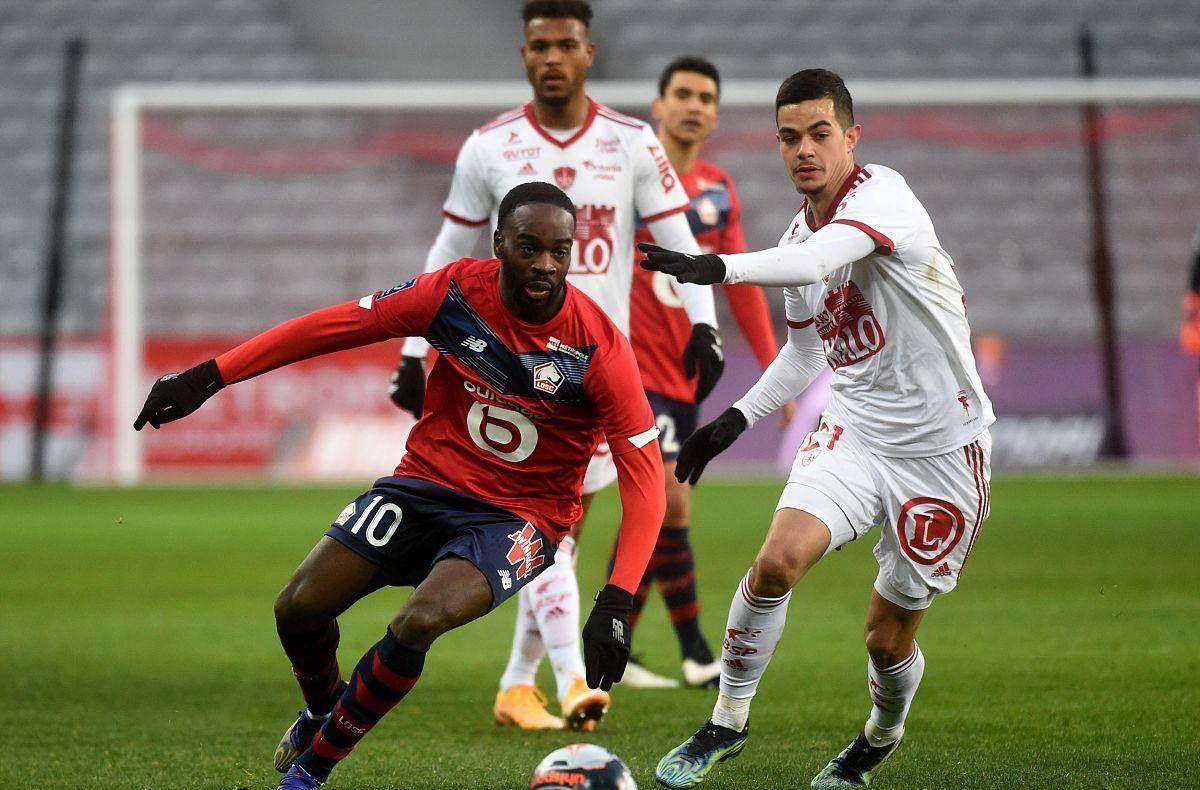 特别是在球 特别是在球